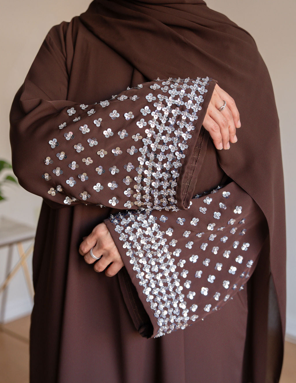 UMBER - Closed Zippered Nada Abaya
