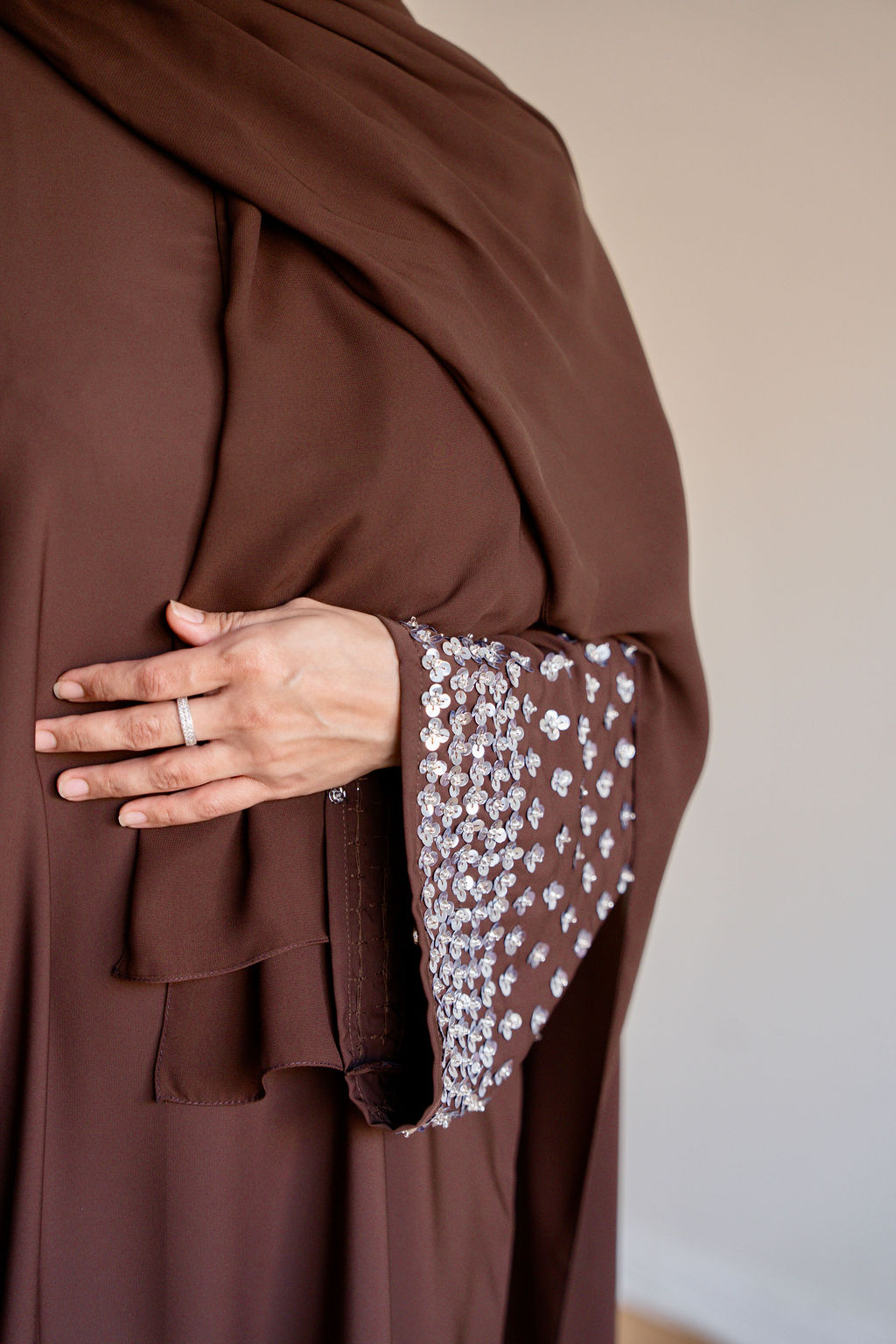 UMBER - Closed Zippered Nada Abaya