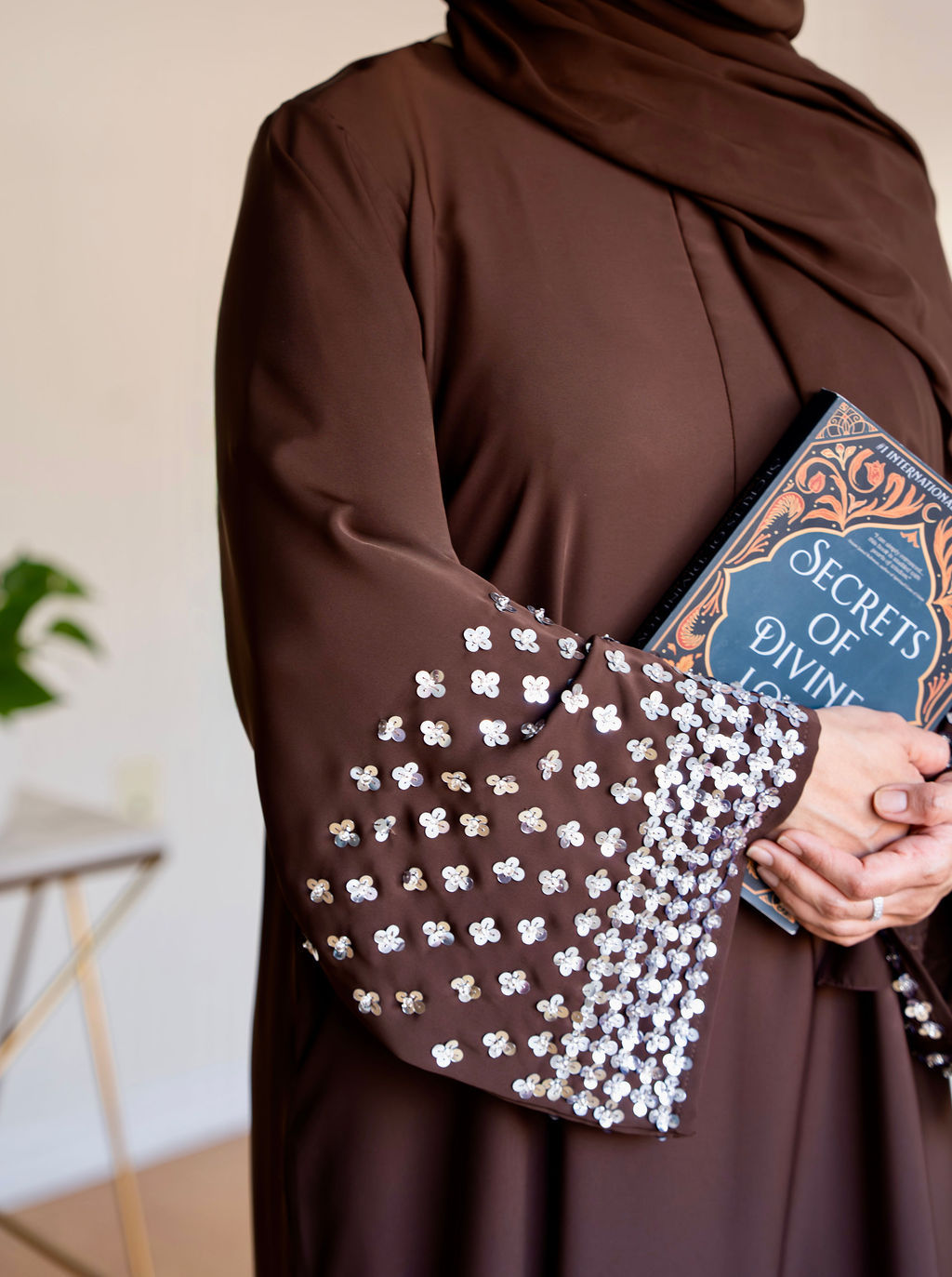 UMBER - Closed Zippered Nada Abaya