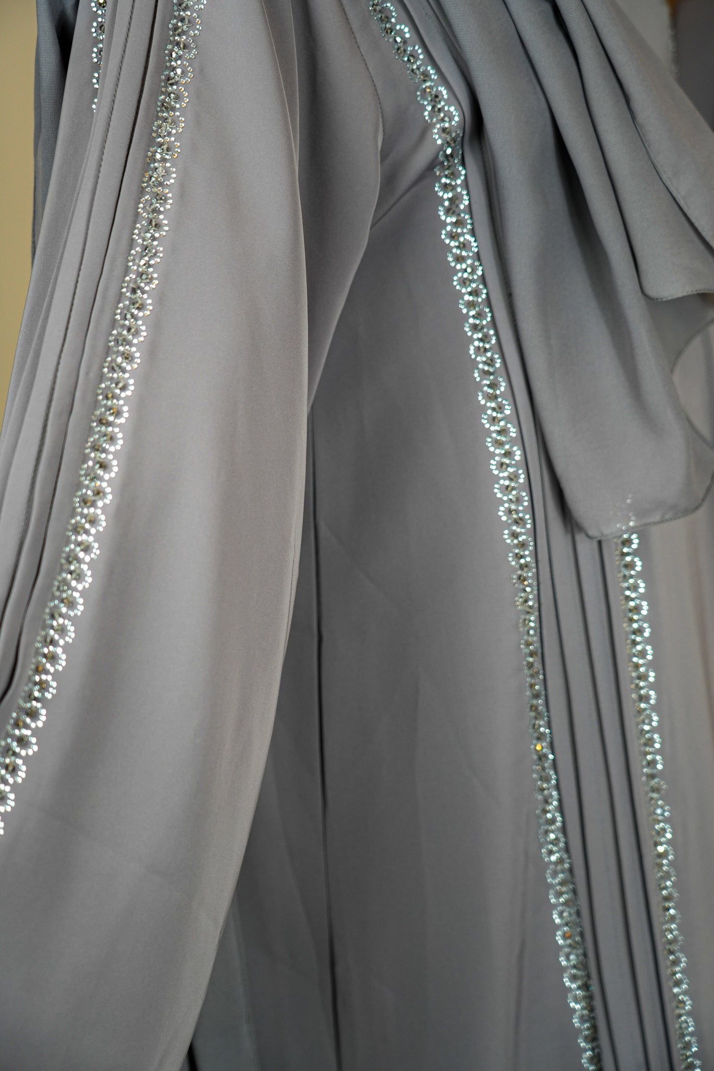 HIBA - Front Open Buttoned Nada Abaya